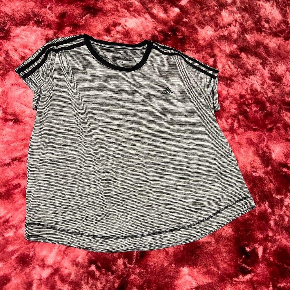 Adidas Women’s Workout Shirt Size L